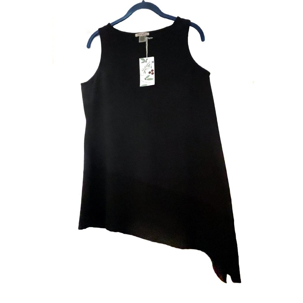 Kika Paprika women's top, black, asymmetric. Size 2 but fits M. New NWT
